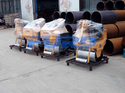 福瑞得機(jī)械5臺(tái)壓路機(jī)，一臺(tái)混凝土整平機(jī)及時(shí)發(fā)貨
